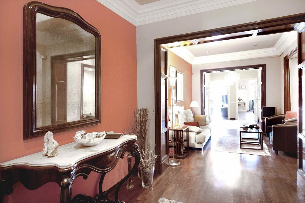 You Stylish The Most Luxury Apartment Барселона Экстерьер фото